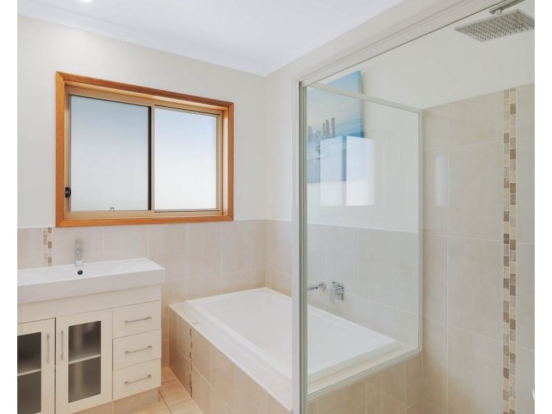 55 Warbler Crescent, North Narooma NSW 2546