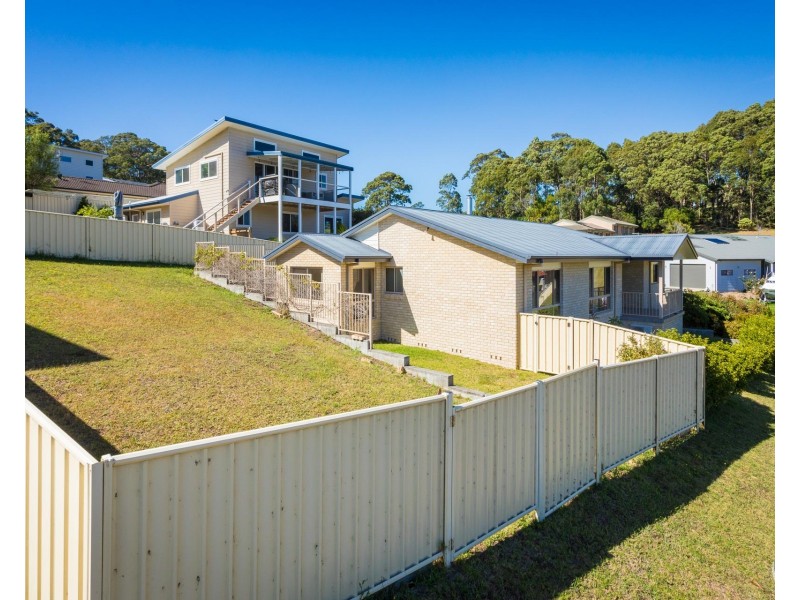 55 Warbler Crescent, North Narooma NSW 2546