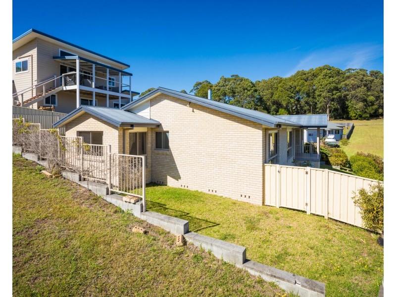 55 Warbler Crescent, North Narooma NSW 2546