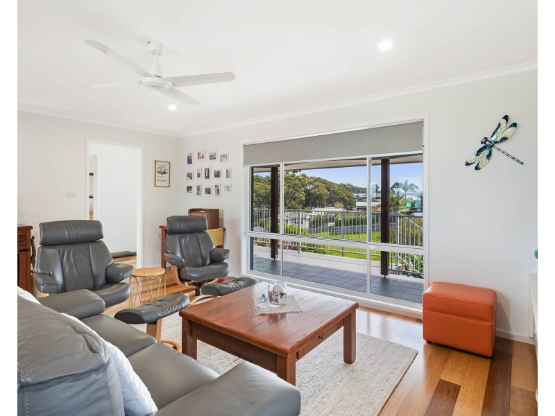 5 Collins Crescent, Narooma NSW 2546