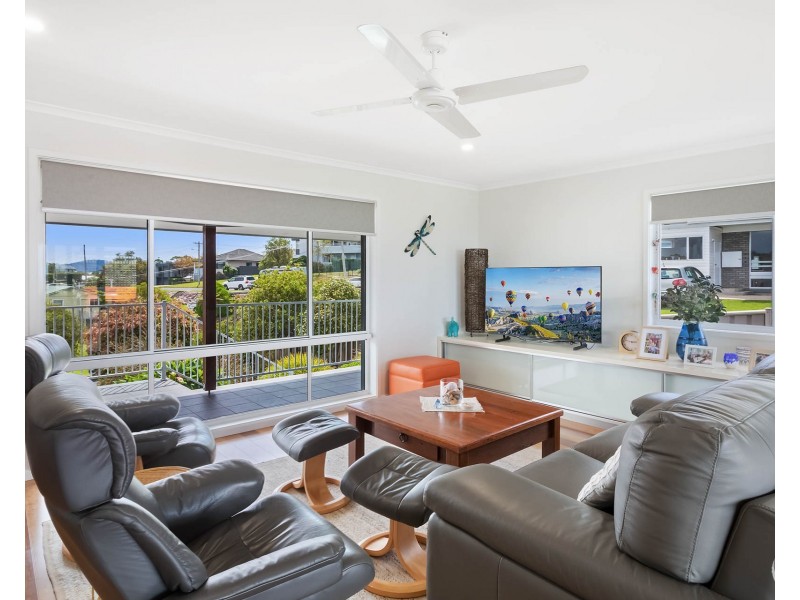 5 Collins Crescent, Narooma NSW 2546
