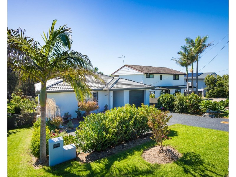 7 Lakeside Drive, Kianga NSW 2546