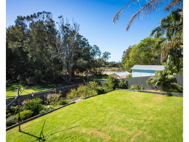 7 Lakeside Drive, Kianga NSW 2546