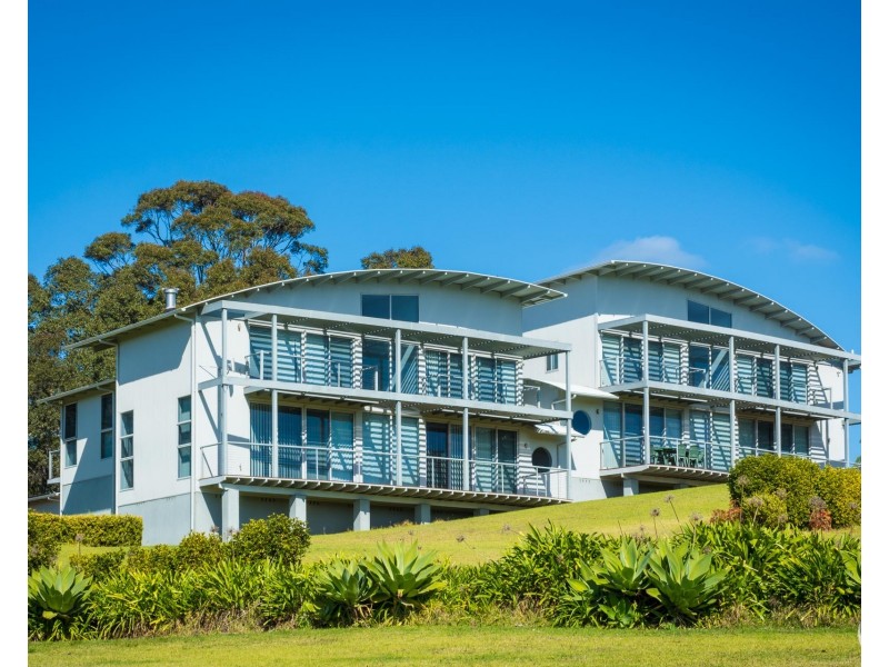 16 Treetops Street, Narooma NSW 2546