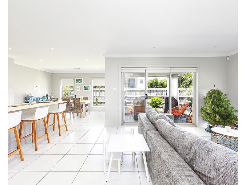 8 Cove Circuit, Little Bay NSW 2036