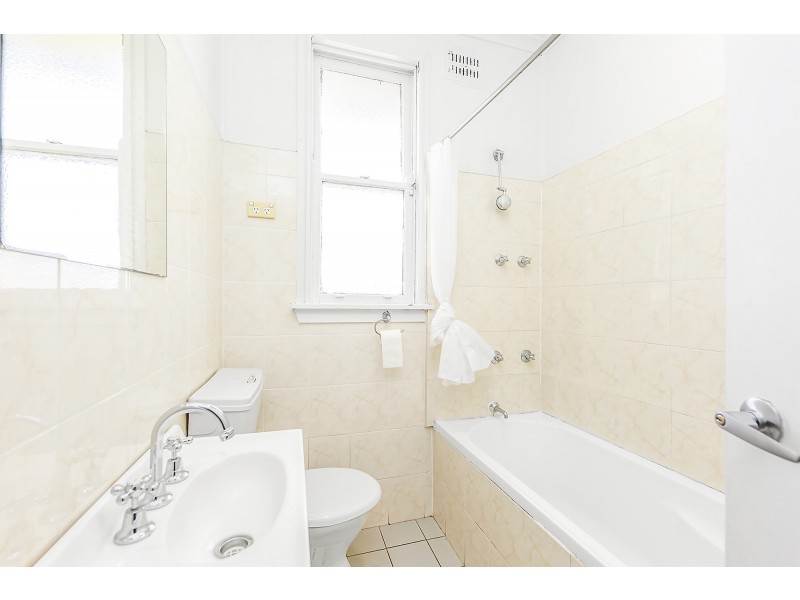 16 Lasseter Avenue, Chifley NSW 2036