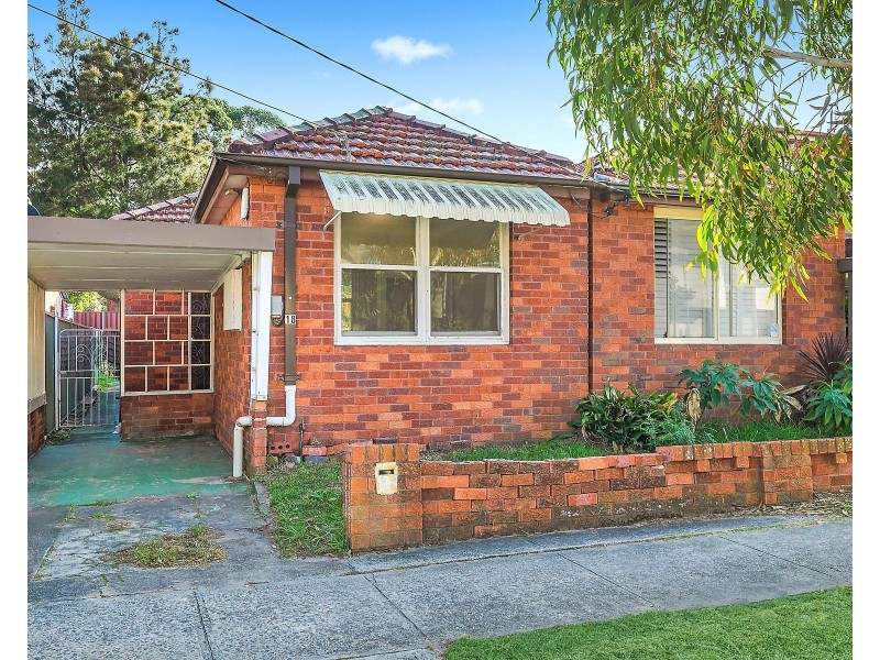 18 Universal Street, Eastlakes NSW 2018