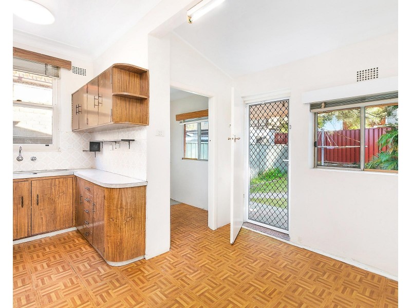 18 Universal Street, Eastlakes NSW 2018