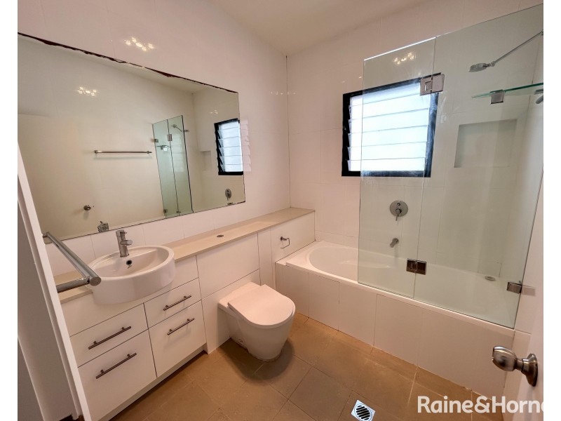 71B Macquarie Street, Chifley NSW 2036