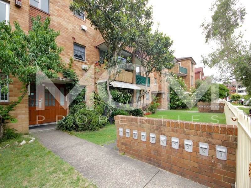 2/37 Mascot Drive, Eastlakes NSW 2018