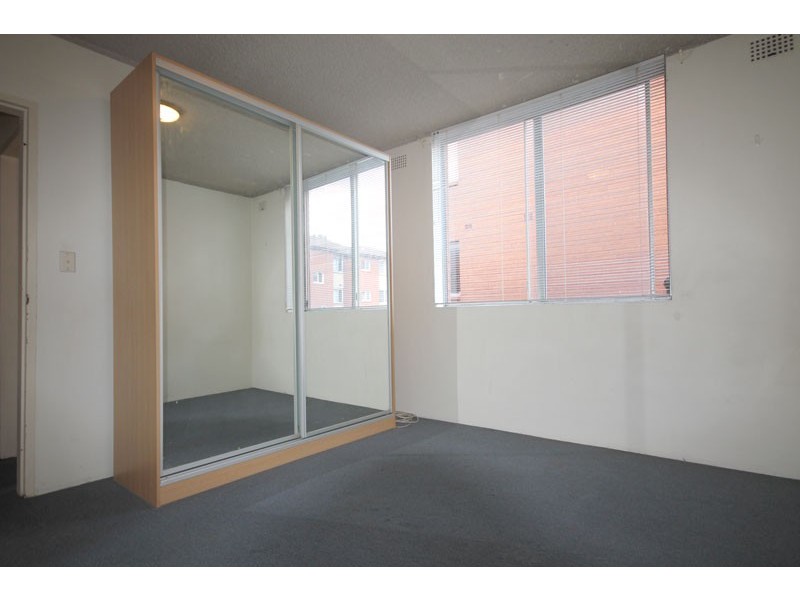 2/8 Barber Avenue, Eastlakes NSW 2018