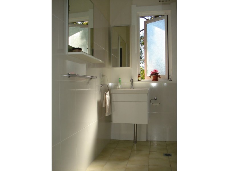 2/4 Crowthers Avenue, Greenwich NSW 2065