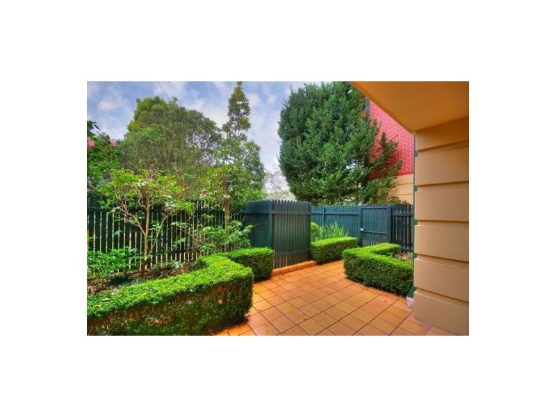 2/143 Ernest Street, Crows Nest NSW 2065