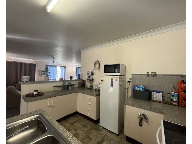 37 Bella Vista Avenue, Belvedere QLD 4860
