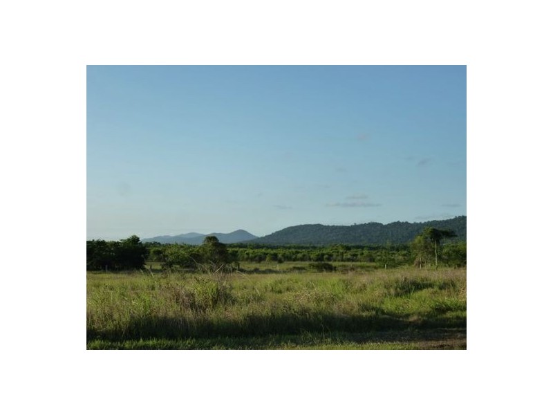 10 Bulgaru Road, Etty Bay QLD 4858