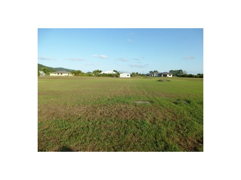 10 Bulgaru Road, Etty Bay QLD 4858