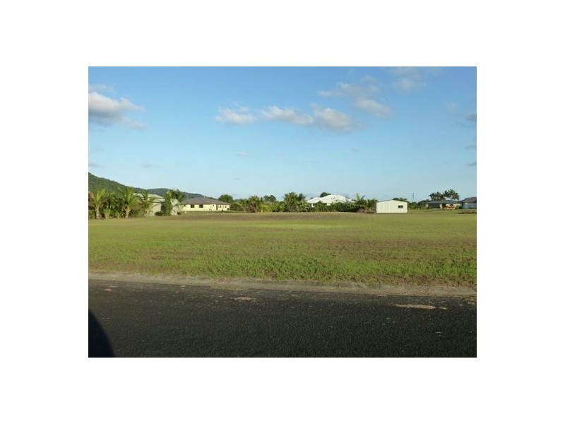 10 Bulgaru Road, Etty Bay QLD 4858