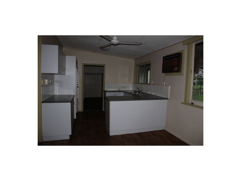 8 Penda Street, Goondi Bend QLD 4860