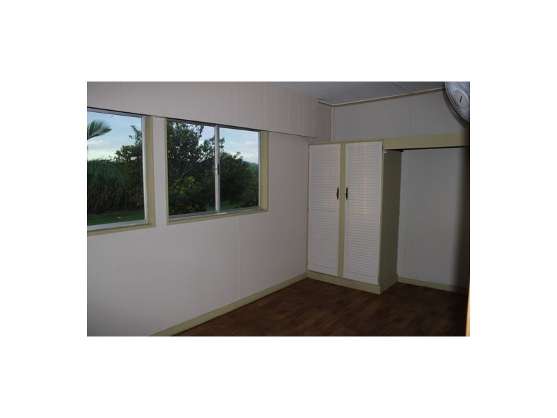 8 Penda Street, Goondi Bend QLD 4860