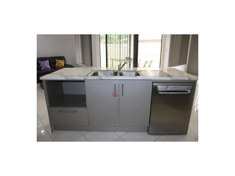 24 Lockyer Crescent, Bentley Park QLD 4869