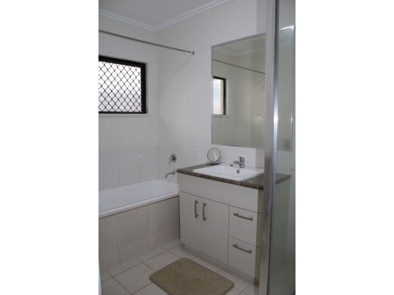 24 Lockyer Crescent, Bentley Park QLD 4869