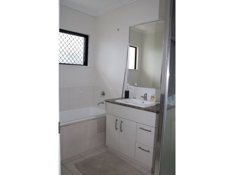 24 Lockyer Crescent, Bentley Park QLD 4869