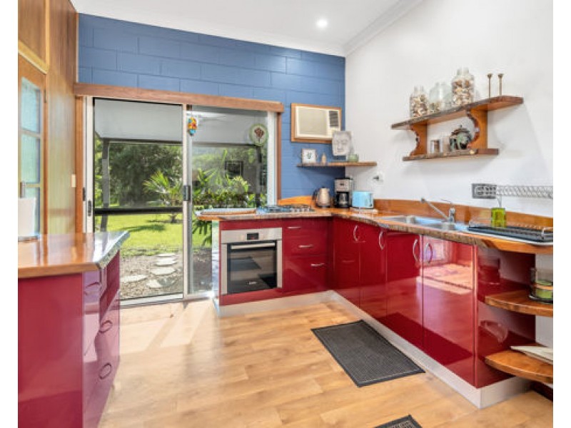 328 Etty Bay Road, Etty Bay QLD 4858