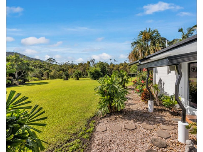328 Etty Bay Road, Etty Bay QLD 4858