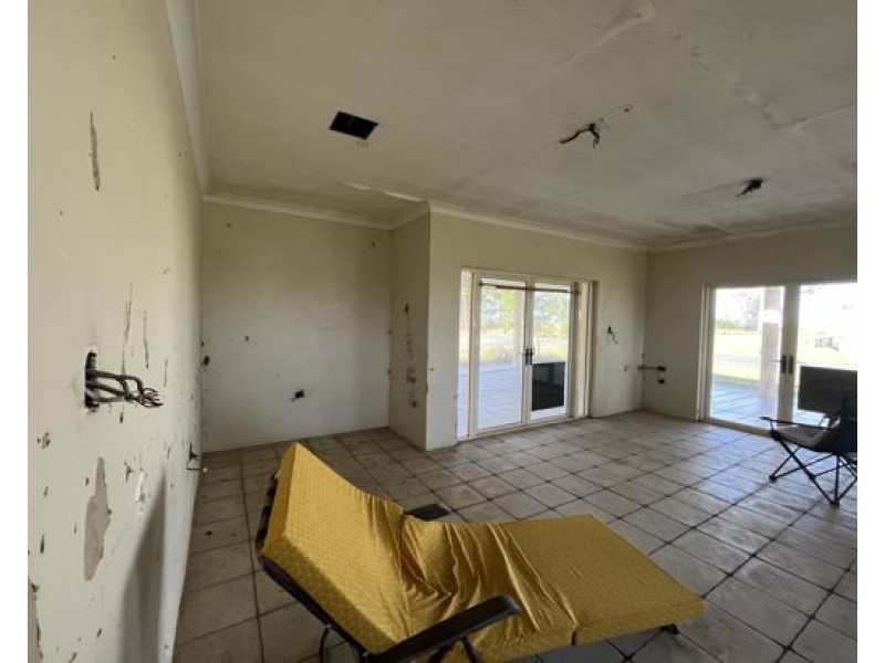 15 – 17 Taylor Street, Tully Heads QLD 4854