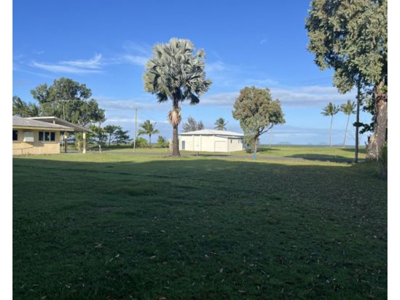 15 – 17 Taylor Street, Tully Heads QLD 4854