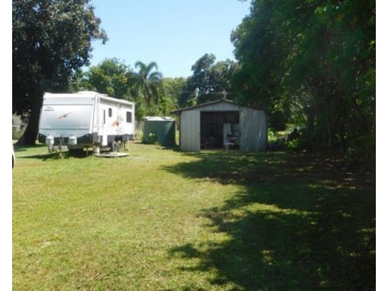 6 BARAKAOAN ROAD, Cowley Beach QLD 4871
