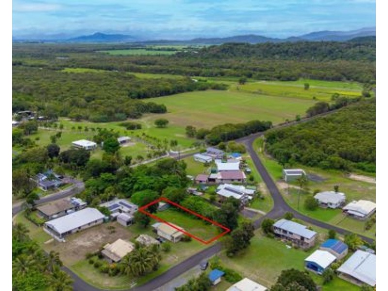 6 BARAKAOAN ROAD, Cowley Beach QLD 4871
