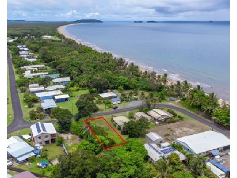 6 BARAKAOAN ROAD, Cowley Beach QLD 4871
