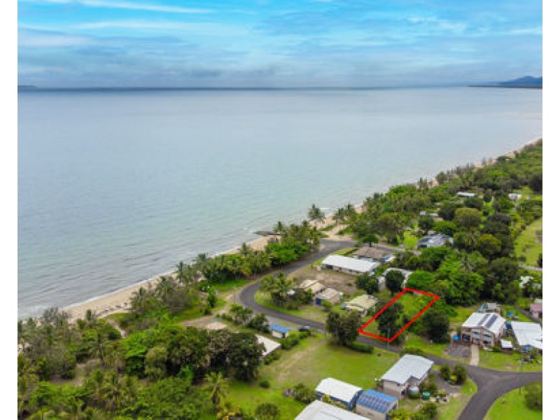 6 BARAKAOAN ROAD, Cowley Beach QLD 4871