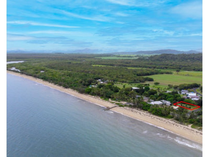 6 BARAKAOAN ROAD, Cowley Beach QLD 4871