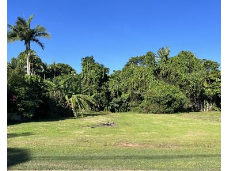 35 Hickory Street, Goondi Bend QLD 4860