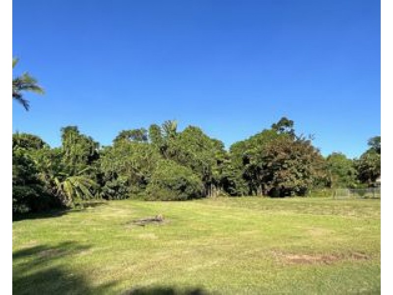 35 Hickory Street, Goondi Bend QLD 4860