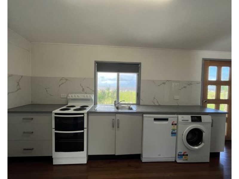 36 Elizabeth St, Flying Fish Point QLD 4860