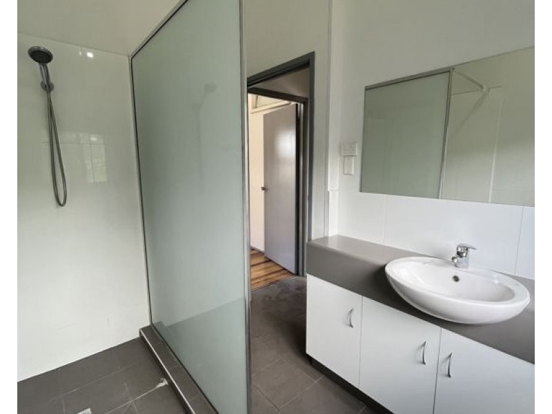 36 Elizabeth St, Flying Fish Point QLD 4860