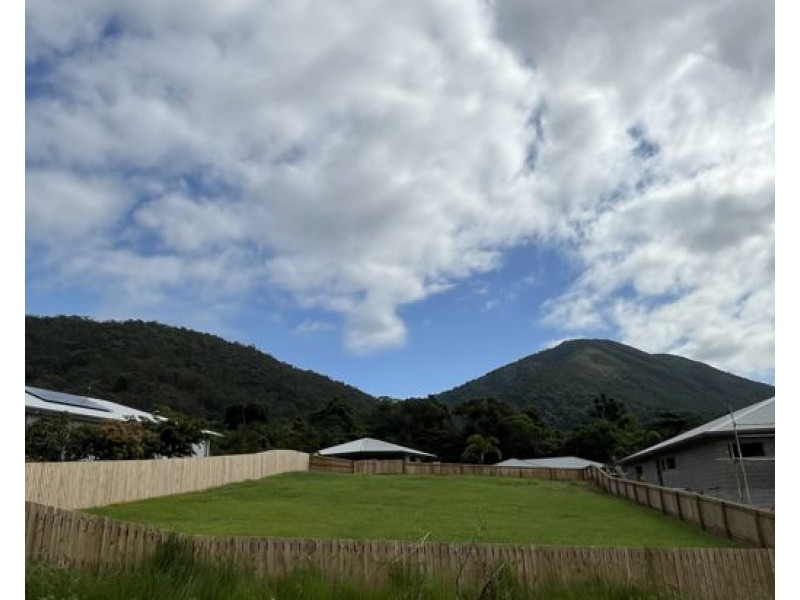 24 Pease Street, Tully QLD 4854