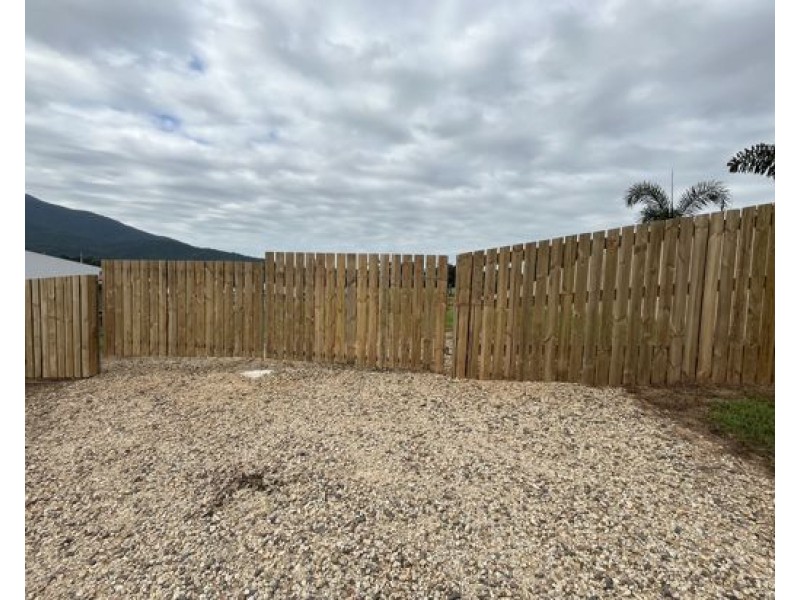 24 Pease Street, Tully QLD 4854