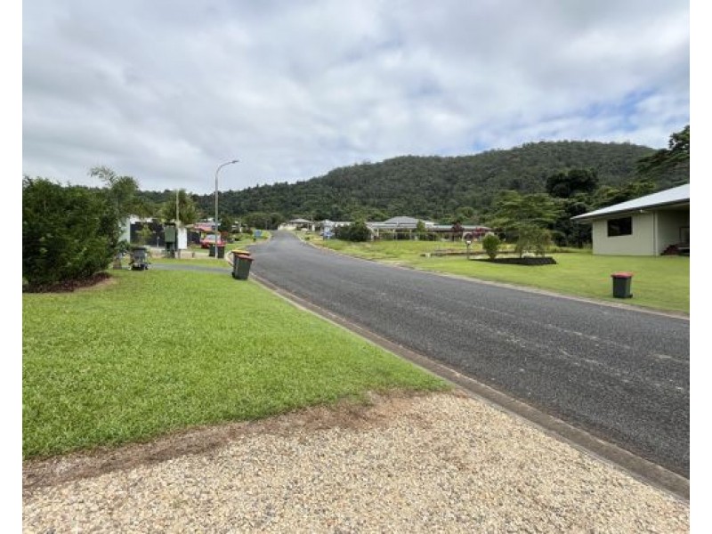 24 Pease Street, Tully QLD 4854