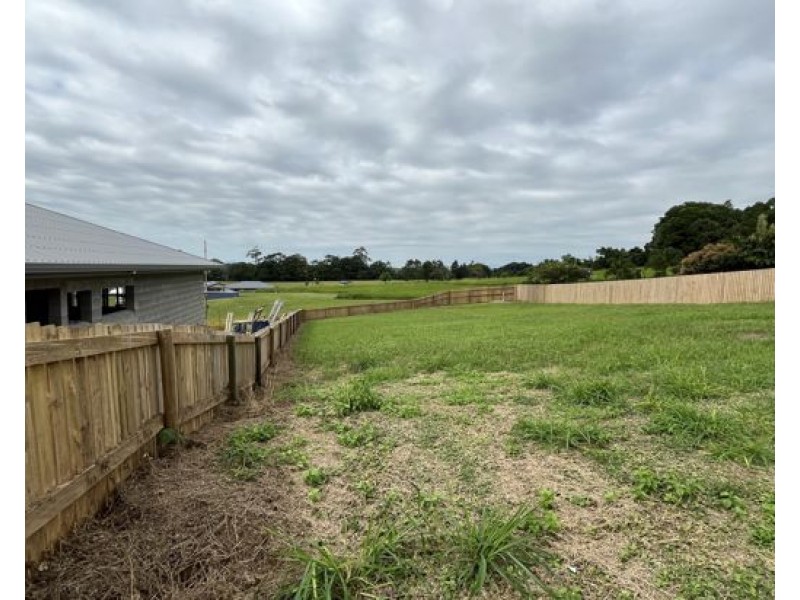 24 Pease Street, Tully QLD 4854