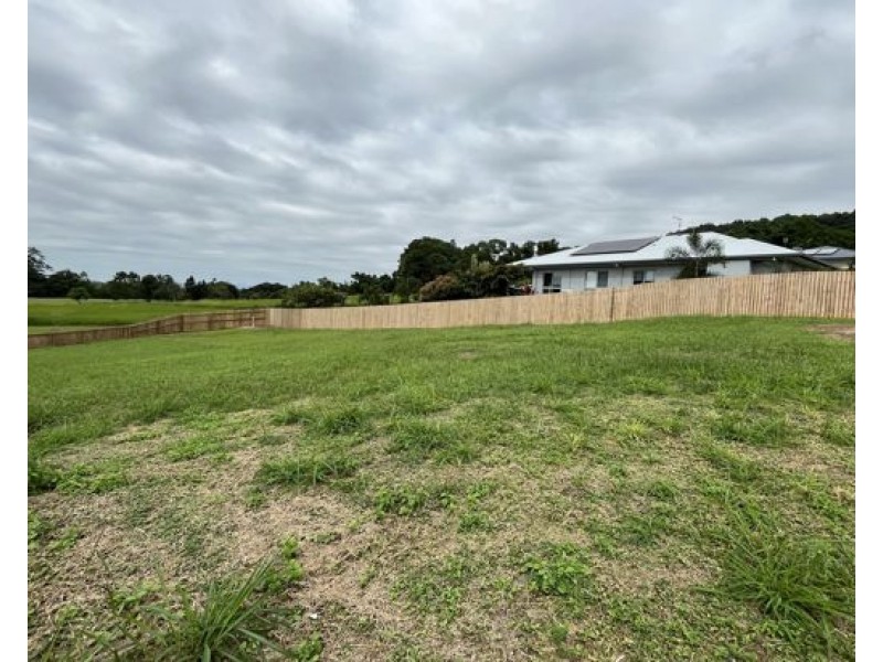 24 Pease Street, Tully QLD 4854