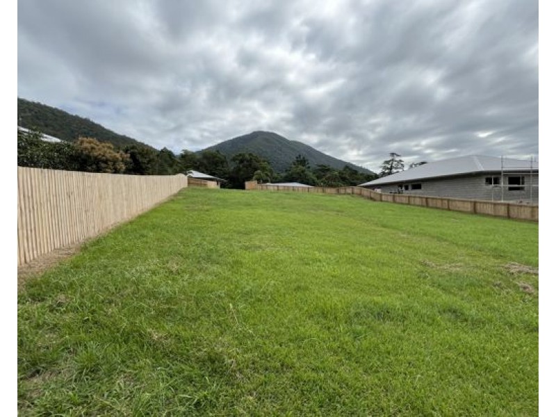 24 Pease Street, Tully QLD 4854