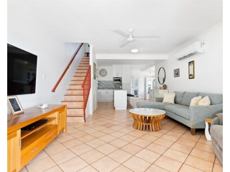 Unit 4 – 2 Bay Road, Coconuts QLD 4860