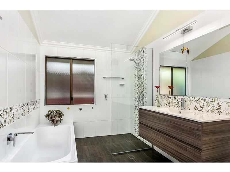 13 Rajah Road, Ocean Shores NSW 2483