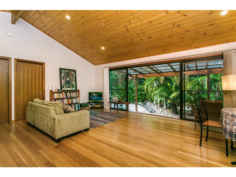 13 Rajah Road, Ocean Shores NSW 2483