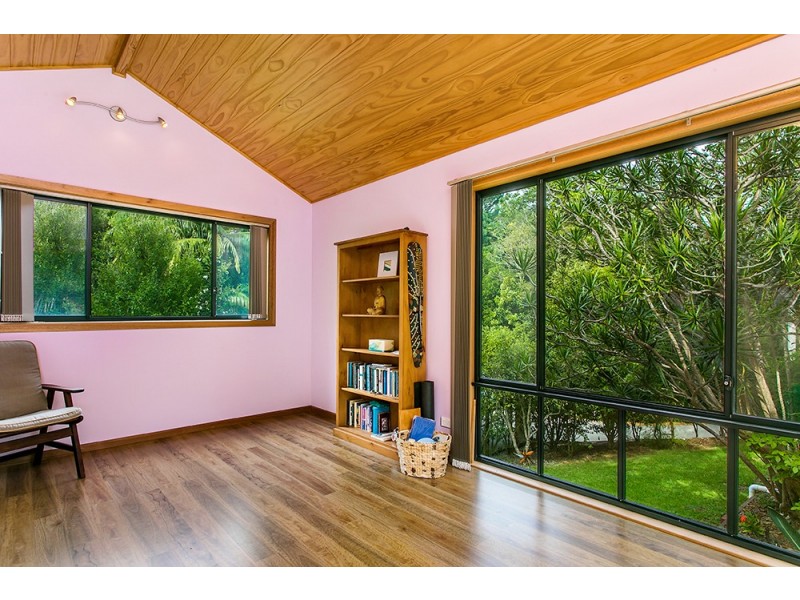 13 Rajah Road, Ocean Shores NSW 2483