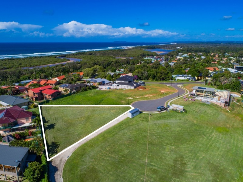 8 Roundhouse Place, Ocean Shores NSW 2483